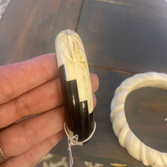2 Vintage Carved Bone Boho Bracelets - Picture 3 of 6